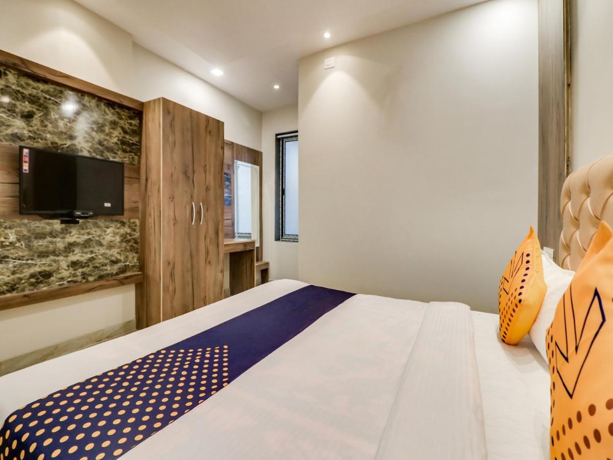 Muthiganj Spot On 69549 Hotel Shri Ram Kashi المظهر الخارجي الصورة
